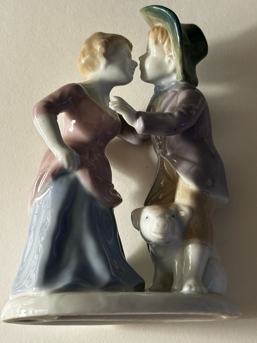 Vintage Porcelain farm couple kissing & embracing. Little peeking pig. Sweet!